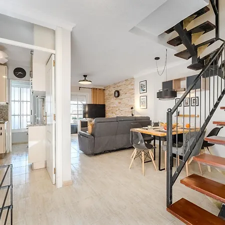 Arcoiris 2 Bedroom Duplex With Patio Кальяо-Сальвахе