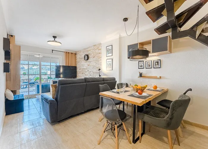 Arcoiris 2 Bedroom Duplex With Patio Кальяо-Сальвахе