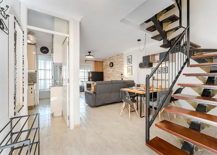 Arcoiris 2 Bedroom Duplex With Patio Кальяо-Сальвахе